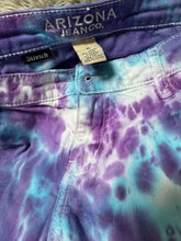 Load image into Gallery viewer, Arizona Jean shorts stretch size 11
